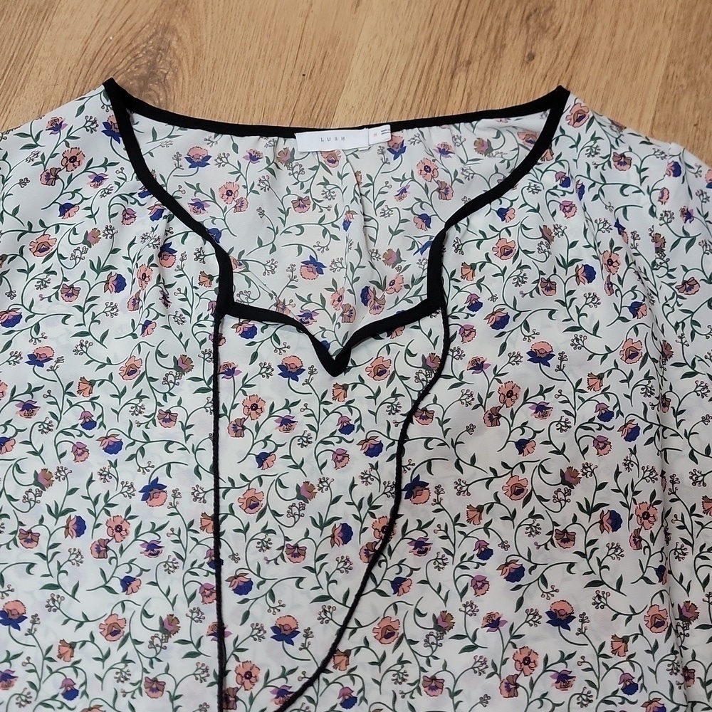 LUSH Boho Floral Tie Top - Picture 5 of 9